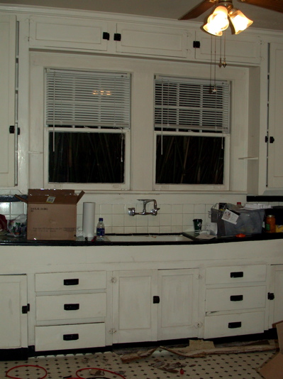 kitchenbefore.jpg